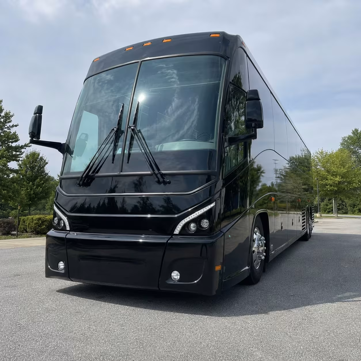 benefits of renting concert charter buses in rochester hills