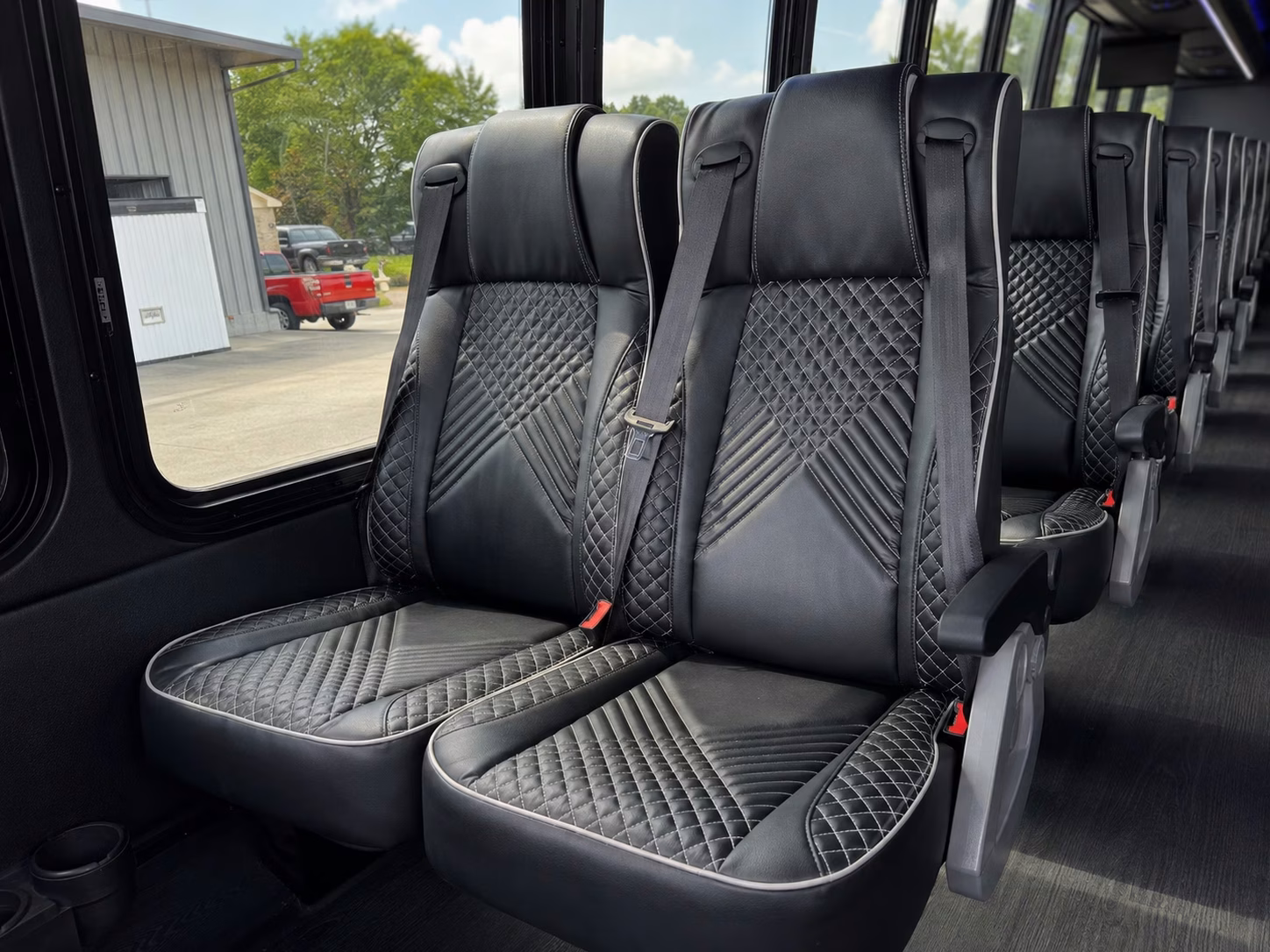 rent a rochester hills sporting event shuttle bus online