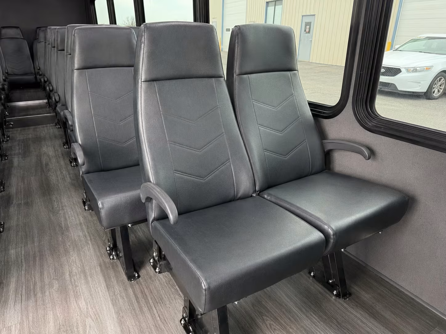 rochester hills 15 passenger minibus rental