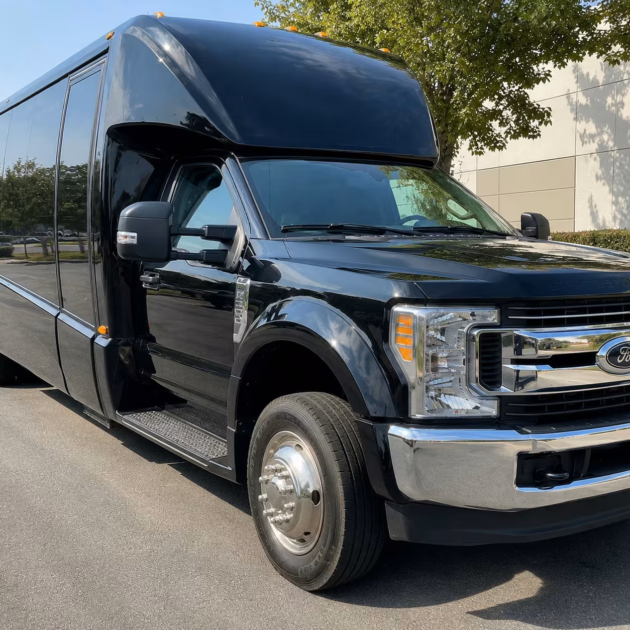 rochester hills 20 passenger minibus rental