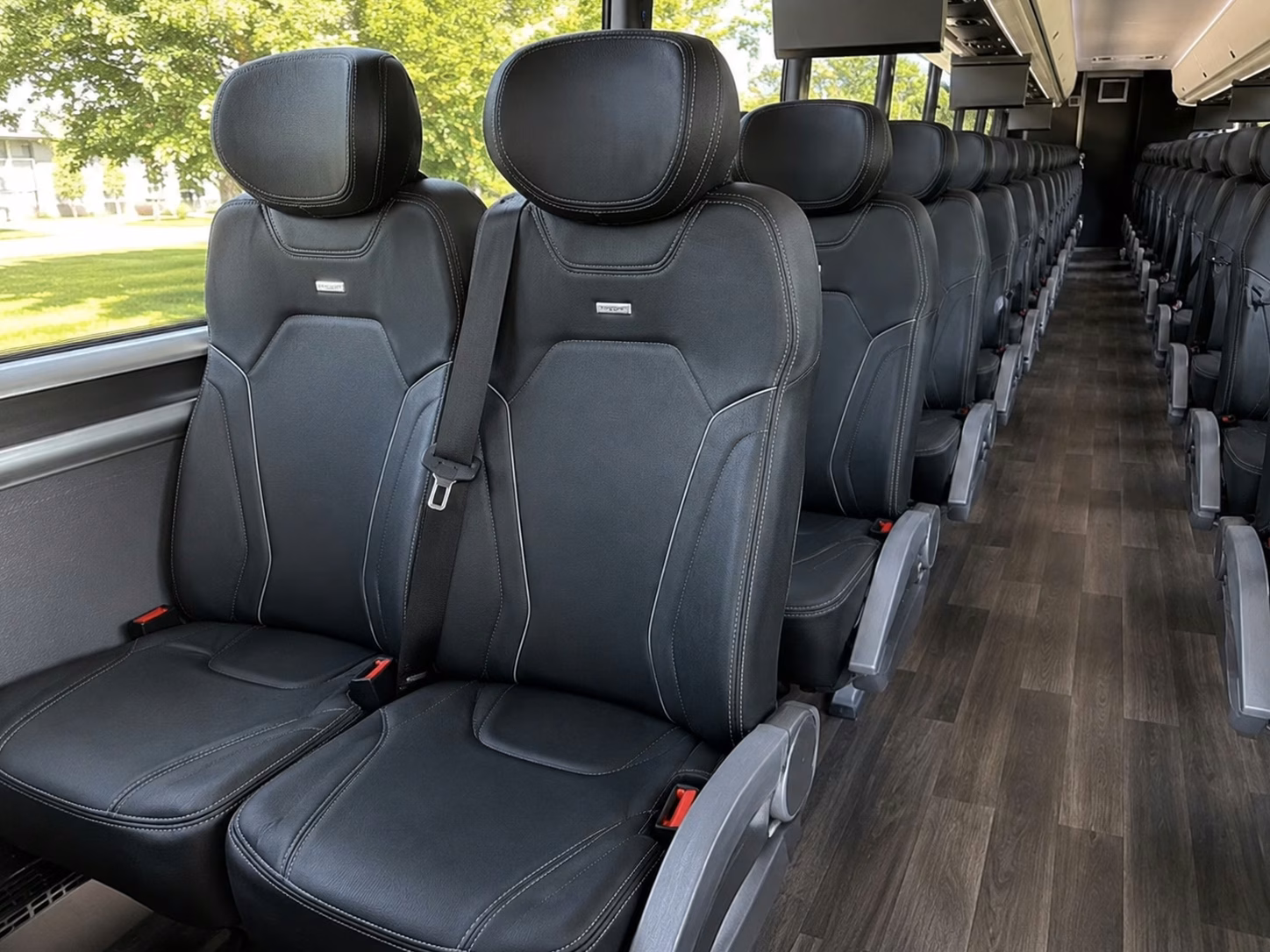 rochester hills wedding shuttle buses to dtw airport